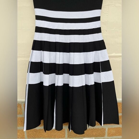 CAROLINA HERRERA Striped Cap-sleeve Pleated Dress size large - Picture 8 of 16